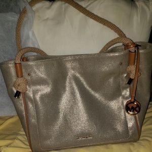 MK Isla Large Tote Grab Bag